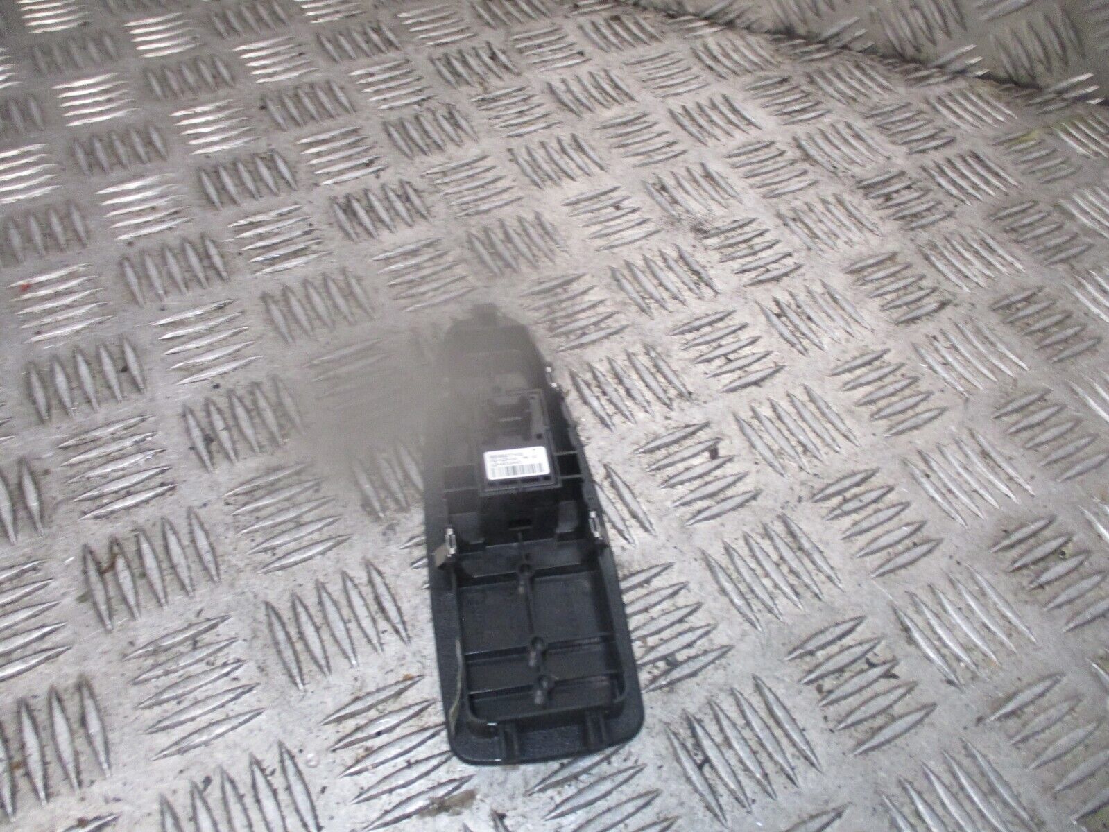 2015 GENUINE BMW 3 FRONT LEFT PASSENGER SIDE DOOR WINDOW SWITCH 920810702 - Image 3