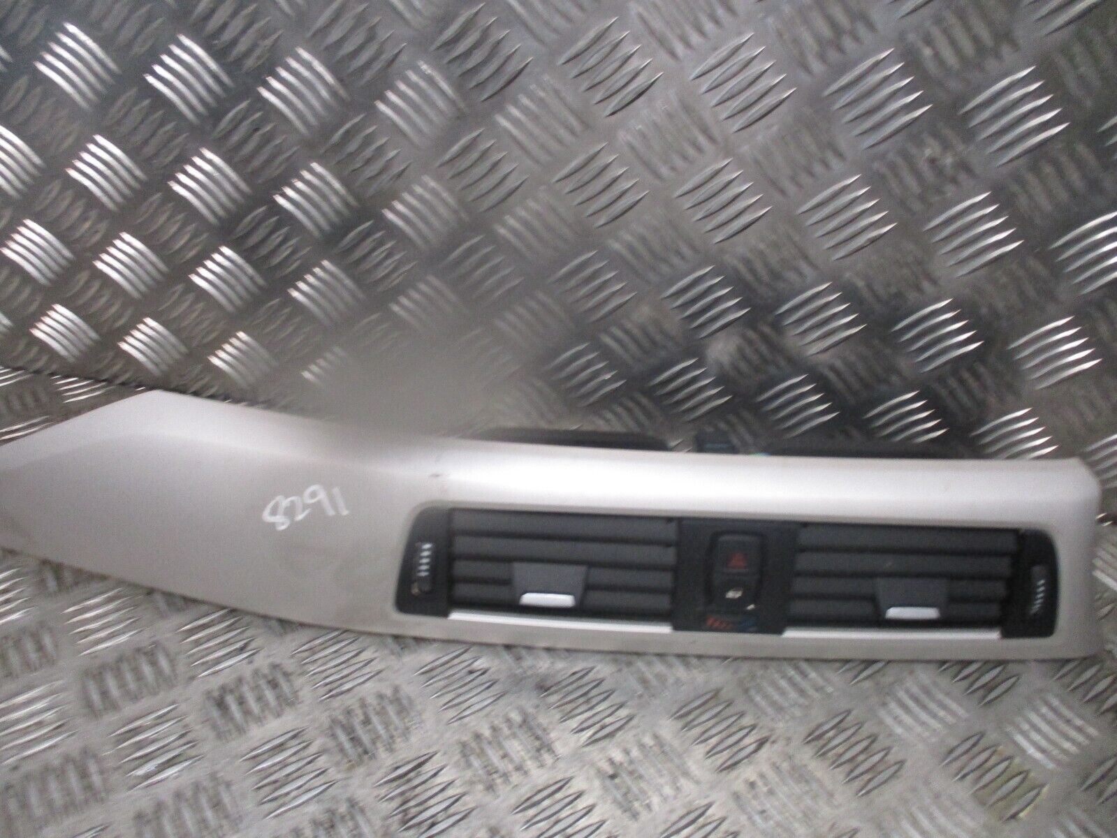 2015 GENUINE BMW 3 320D FRONT CENTRE DASHBOARD HEATER AIRVENT 9231207