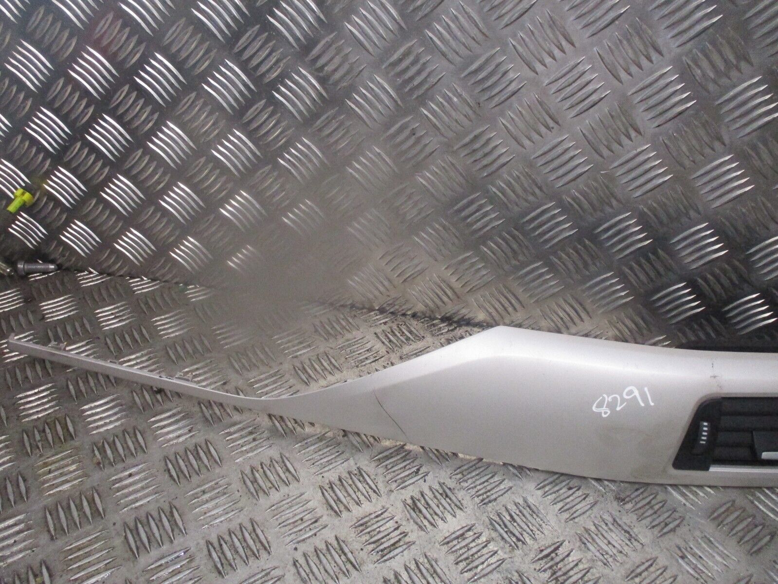 2015 GENUINE BMW 3 320D FRONT CENTRE DASHBOARD HEATER AIRVENT 9231207 - Image 3