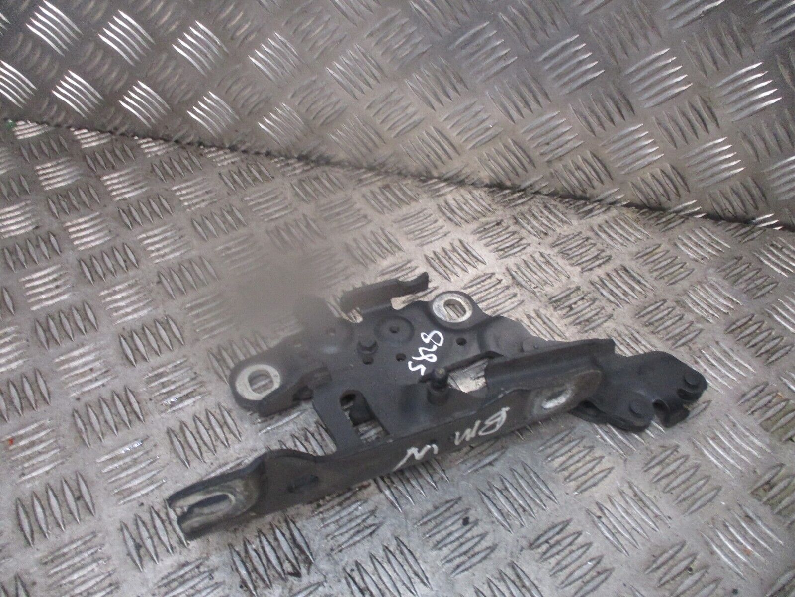 2015 GENUINE BMW 3 320D SALOON FRONT LEFT PASSENGER SIDE BONNET HINGE 7336699