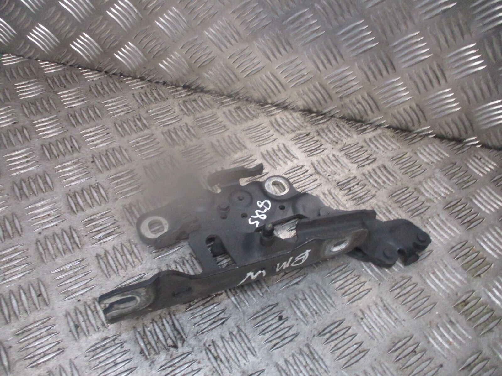 2015 GENUINE BMW 3 320D SALOON FRONT LEFT PASSENGER SIDE BONNET HINGE 7336699 - Image 2