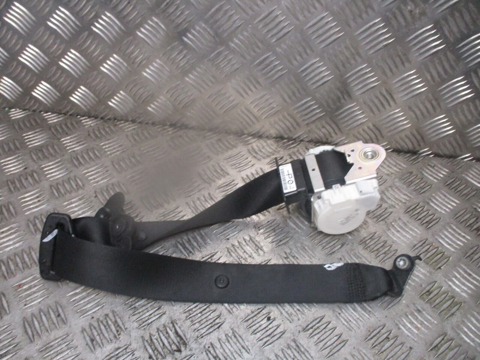 2015 GENUINE BMW 3 320D SALOON FRONT LEFT PASSENGER SIDE SEAT BELT - Image 3