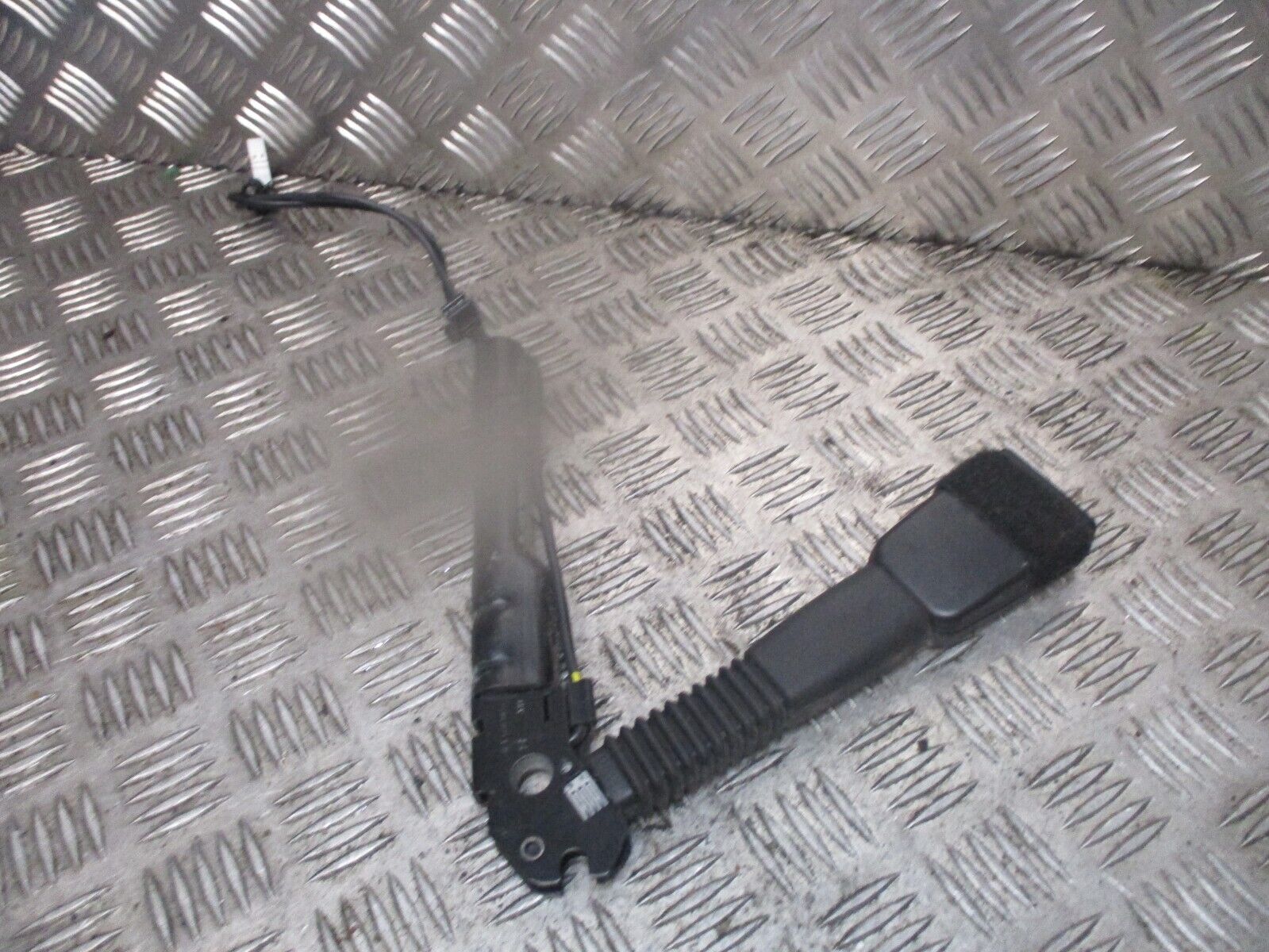 2015 GENUINE BMW 3 320D FRONT RIGHT DRIVER SIDE SEAT BELT BUCKLE 7259388 - Image 3