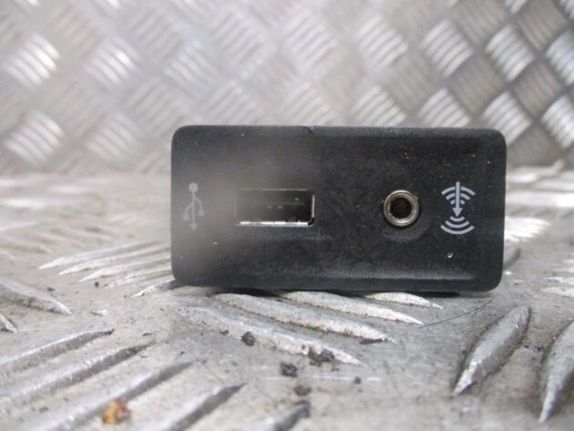 2018 GENUINE VW GOLK MK7 AUX IN USB PORT SOCKET CONNECTION 5G0035222E