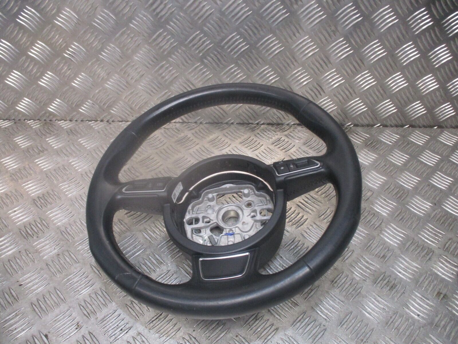 2016 GENUINE AUDI A1 DRIVERS MULTIFUNCTION STEERING WHEEL 4G0419091R - Image 4