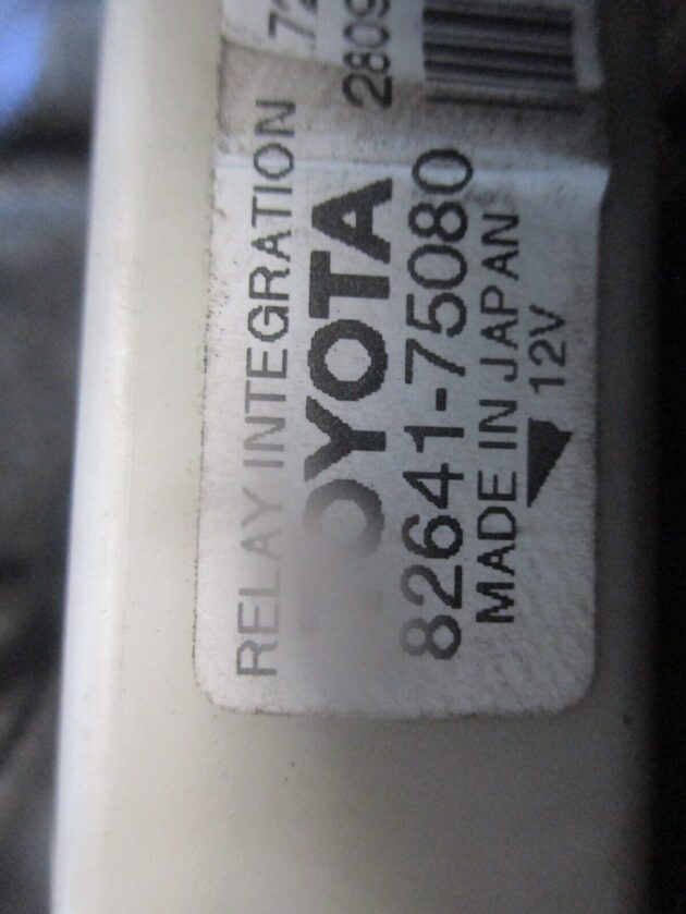 2012 GENUINE TOYOTA PRIUS HYBRID INTEGRATION RELAY MODULE UNIT 8264175080 - Image 3