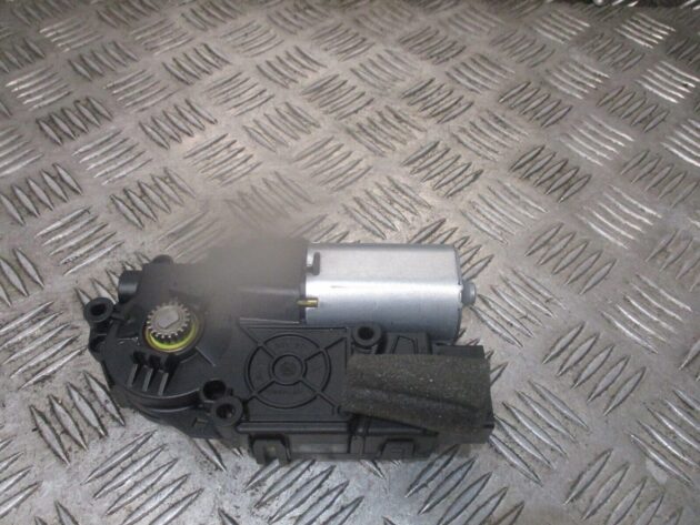 2012 GENUINE VW SCIROCCO FRONT PANORAMIC SUNROOF MOTOR 6R0959591 - Image 3