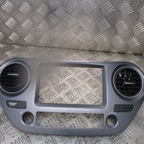 2018 GENUINE HYUNDAI I10 FRONT DASHBOARD AIRVENT WITH RADIO TRIM 84740B9600