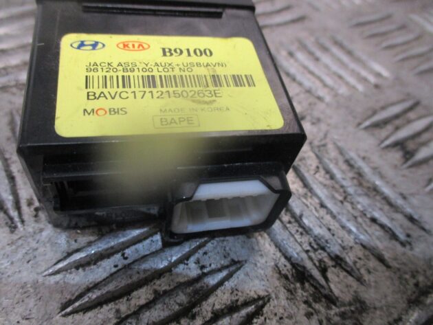 2018 GENUINE HYUNDAI I10 AUX IN USB PORT SOCKET CONNECTION 96120B9100 - Image 3
