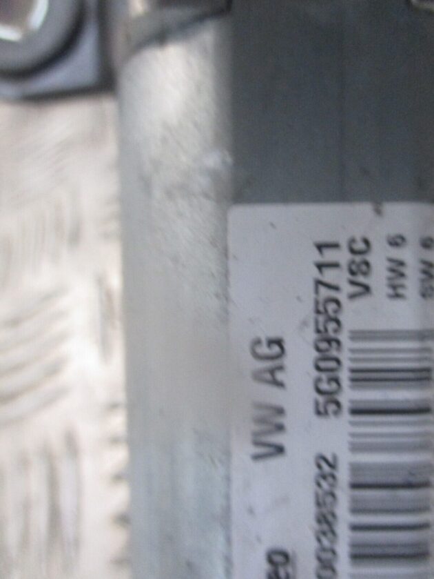 2014 GENUINE VW GOLF MK7 REAR WINDSCREEN WIPER MOTOR 5G0955711 - Image 2