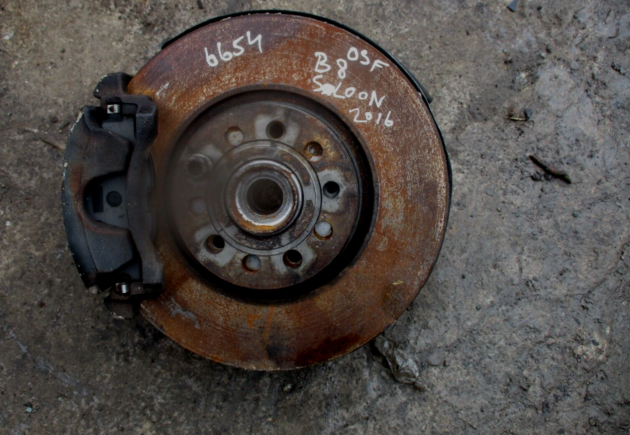2016 GENUINE VW PASSAT B8 SALOON 2.0TDI FRONT RIGHT DRIVER SIDE HUB