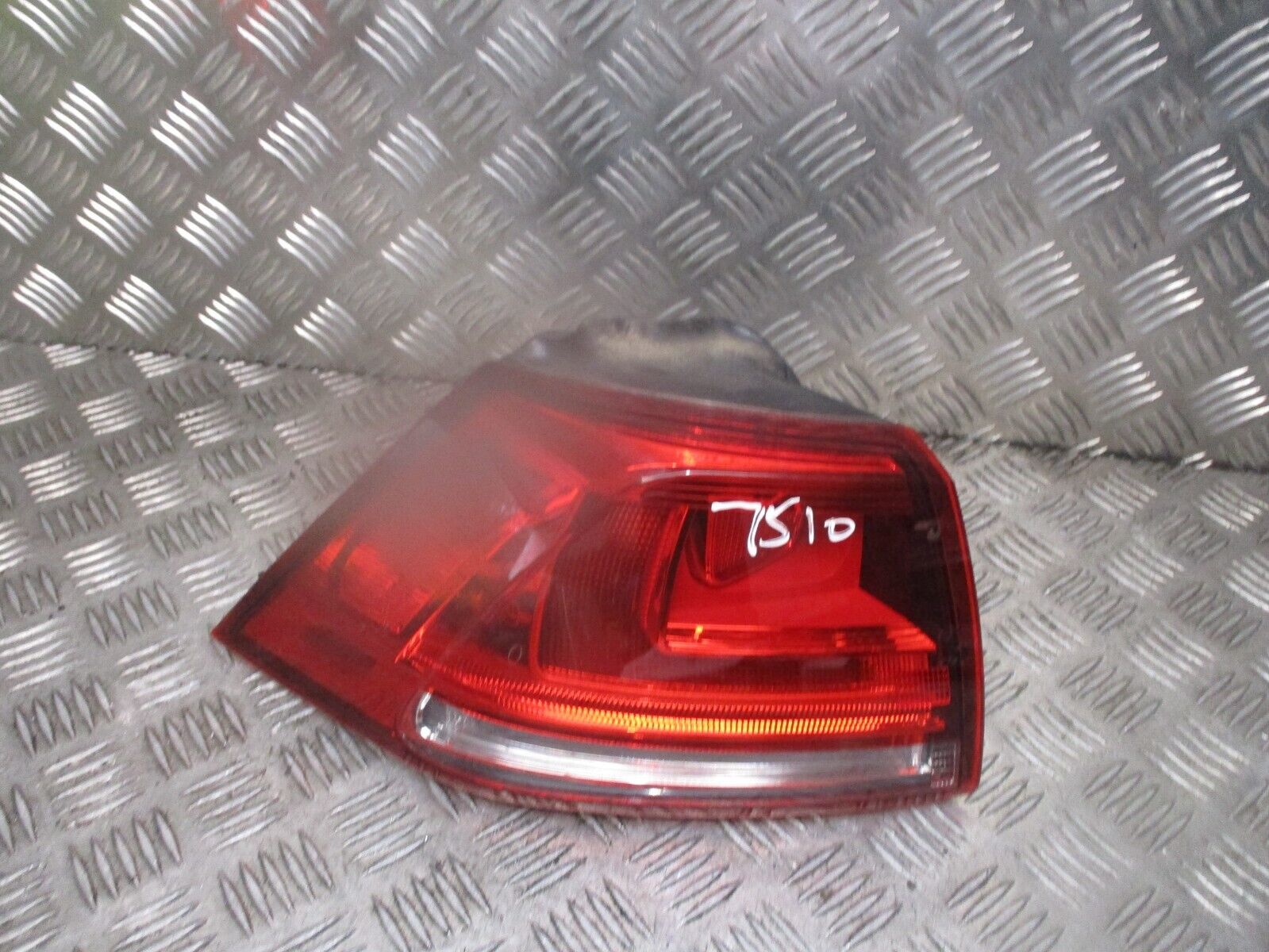 2015 GENUINE VW GOLF MK7 REAR LEFT PASSENGER SIDE TAILLIGHT LAMP 5G0945095M - Image 2