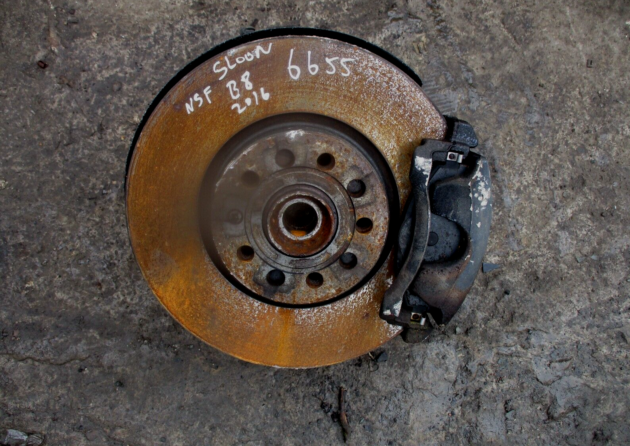 2016 GENUINE VW PASSAT B8 SALOON 2.0TDI FRONT LEFT PASSENGER SIDE HUB