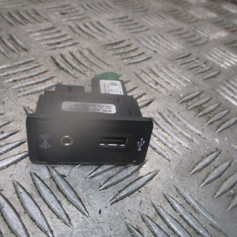 2015 GENUINE VW GOLF MK7 AUX IN USB PORT SOCKET CONNECTION 5G0035222E