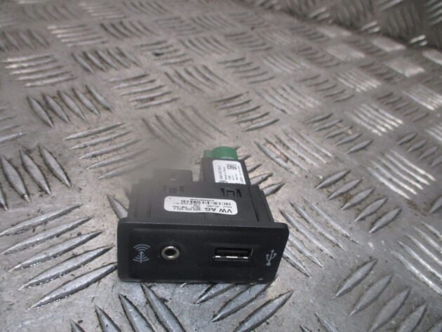 2015 GENUINE VW GOLF MK7 AUX IN USB PORT SOCKET CONNECTION 5G0035222E - Image 2