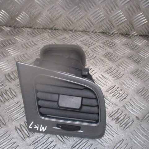 2015 GENUINE VW GOLF MK7 FRONT RIGHT DRIVER SIDE AIRVENT 5G2819710B