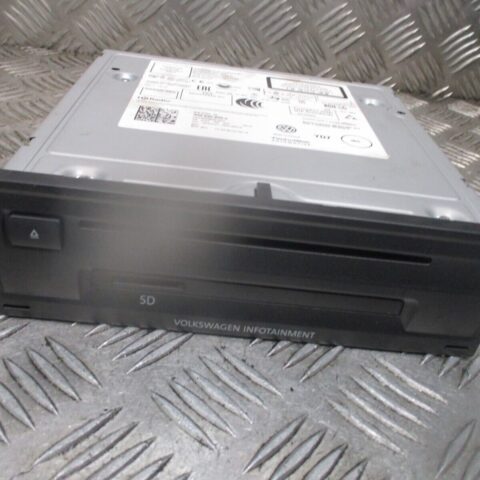 2015 GENUINE VW GOLF MK7 SAT NAV CD PLAYER HEAD UNIT 3Q0035820A