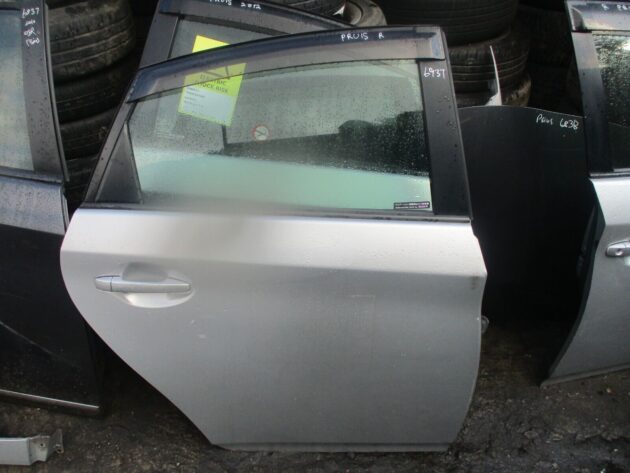 2012 GENUINE TOYOTA PRIUS REAR RIGHT DRIVER SIDE BARE SHELL DOOR OSR - Image 3