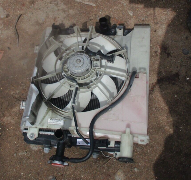 2016 GENUINE TOYOTA AYGO 1.0 PETROL RADIATOR RAD PACK - Image 3
