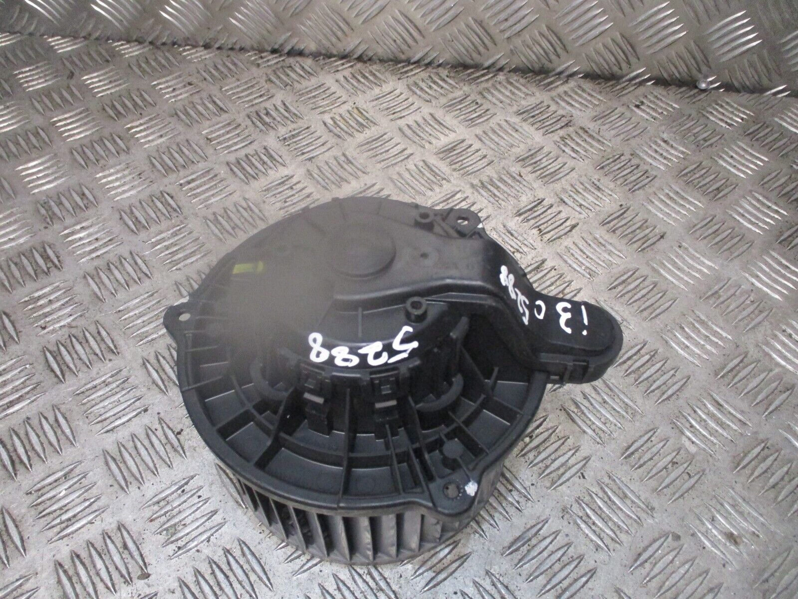 2013 GENUINE HYUNDAI I30 HEATER BLOWER MOTOR FAN F00S3B2476 - Image 3