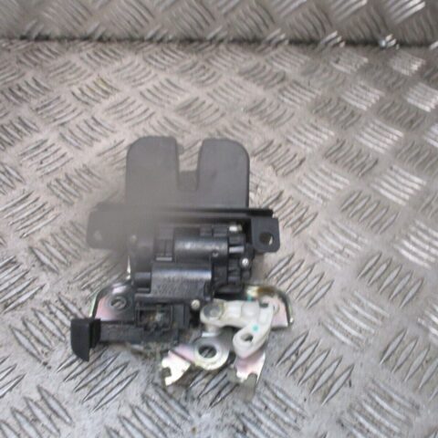2012 GENUINE SKODA OCTAVIA REAR TAILGATE BOOTLID LOCK MECHANISM 8R0827505A