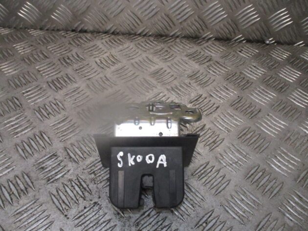 2012 GENUINE SKODA OCTAVIA REAR TAILGATE BOOTLID LOCK MECHANISM 8R0827505A - Image 3