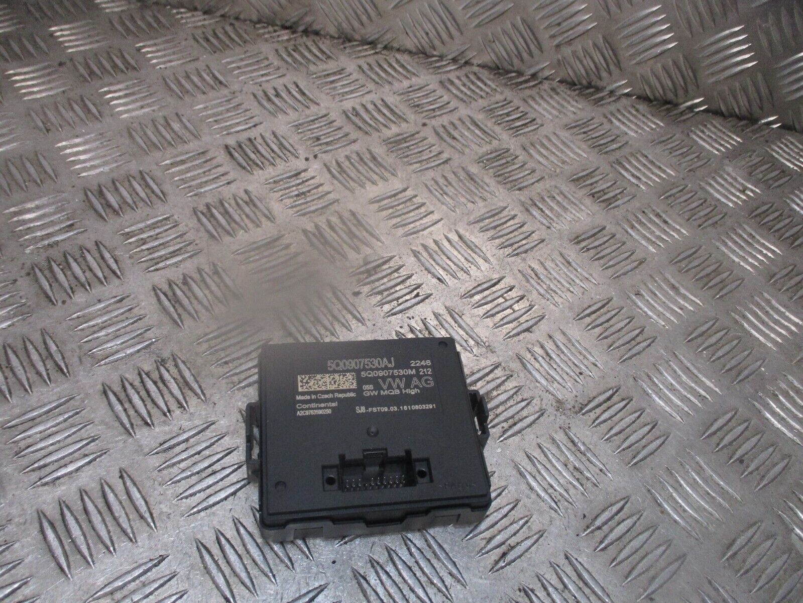 2016 GENUINE AUDI A3 8V SALOON GATEWAY CONTROL MODULE UNIT 5Q0907530AJ