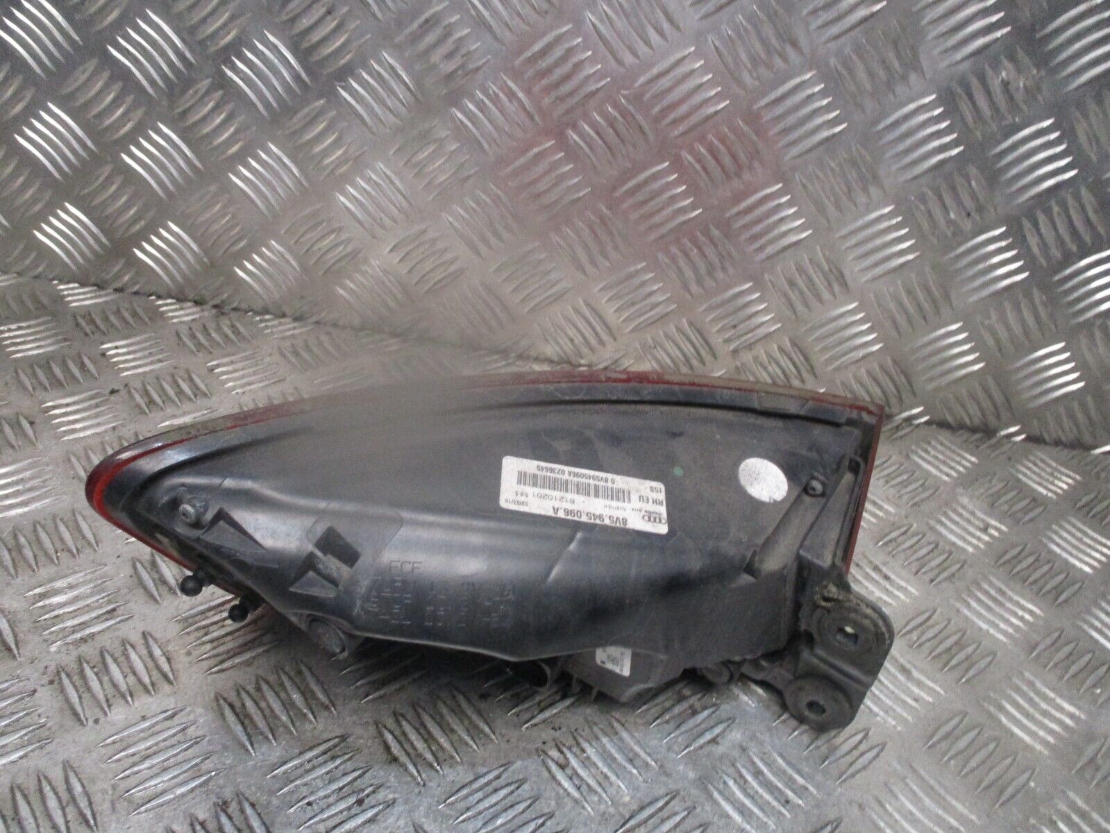 2016 AUDI A3 8V SALOON REAR RIGHT DRIVER SIDE BODY TAILLIGHT LAMP 8V5945096A OEM - Image 3