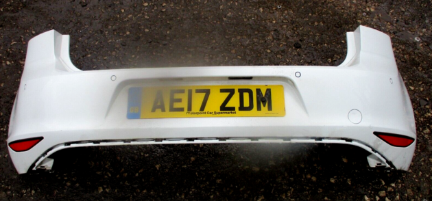 2017 GENUINE VW GOLF MK7 REAR COMPLETE BUMPER WITH SENSOR