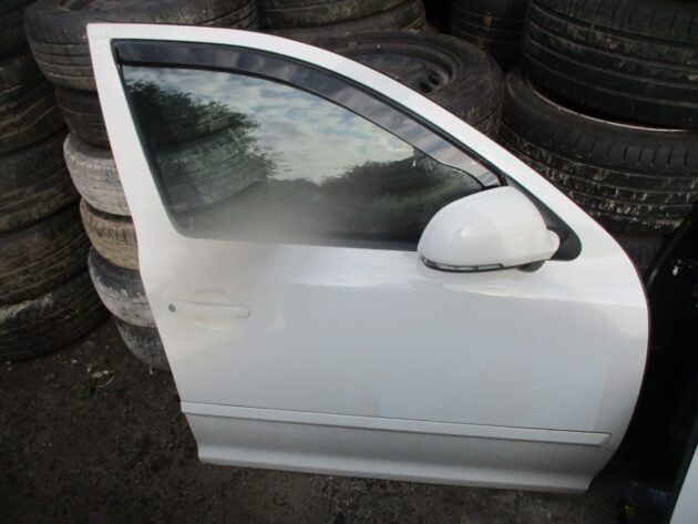 2012 GENUINE SKODA OCTAVIA FRONT RIGHT DRIVER SIDE BARE SHELL DOOR OSF - Image 3