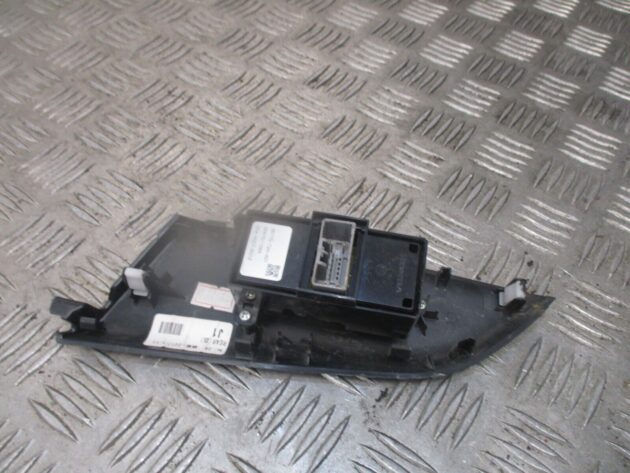 2017 GENUINE HONDA JAZZ FRONT LEFT PASSENGER SIDE WINDOW SWITCH 35770-T2A-A01 - Image 3