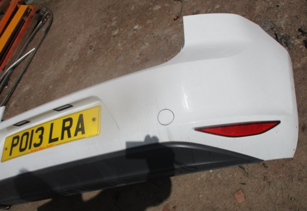 2014 GENUINE VW GOLF MK7 REAR BUMPER COMPLETE - Image 3