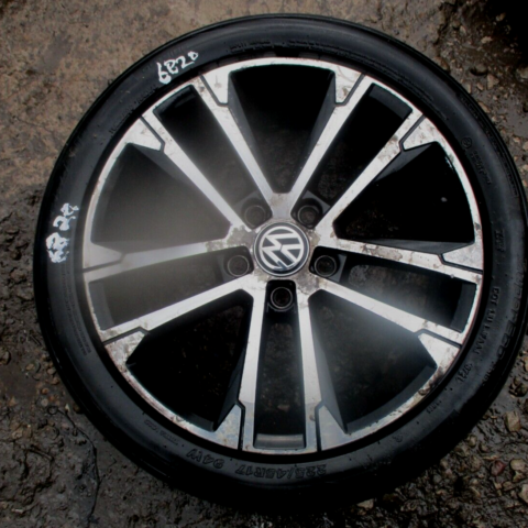 2013 GENUINE VW GOLF MK7 17" ALLOY WHEEL TYRE SIZE 225/45R17