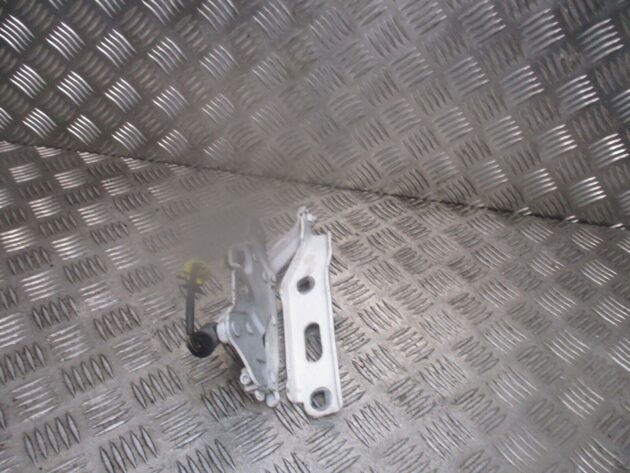 2016 GENUINE AUDI A3 8V FRONT RIGHT DRIVER SIDE BONNET HINGE 8V0823302F