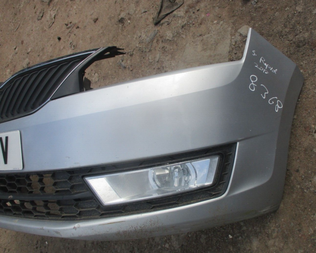 2013 GENUINE SKODA RAPID FRONT BUMPER COMPLETE - Image 3