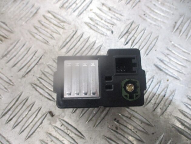 2017 GENUINE AUDI A3 AUX USB INPUT PORT INTERFACE 81A035736 - Image 3