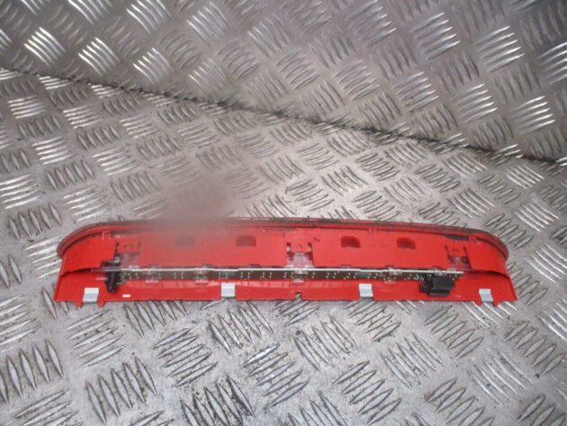 2012 GENUINE VW POLO REAR TAILGATE CENTRE THIRD BREAK LIGHT LAMP 5K0945087B - Image 3