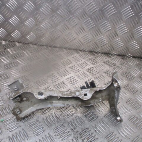 2015 GENUINE AUDI A3 8V FRONT RIGHT DRIVER SIDE WING BRACKET 8V0821168A