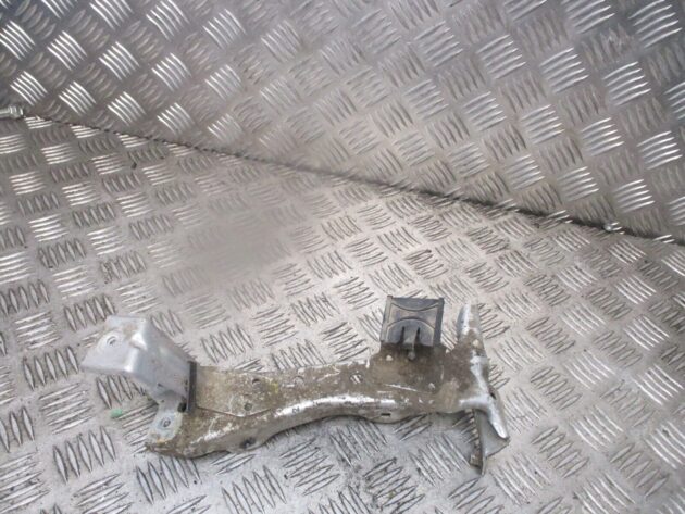 2015 GENUINE AUDI A3 8V FRONT RIGHT DRIVER SIDE WING BRACKET 8V0821168A - Image 2