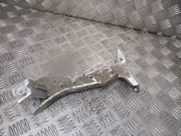 2015 GENUINE AUDI A3 8V FRONT LEFT PASSENGER SIDE WING BRACKET 8V0821167A - Image 3