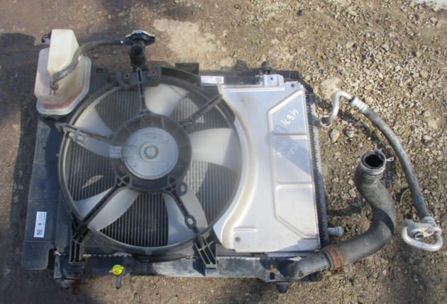 2016 GENUINE TOYOTA YARIS 1.3 PETROL RADIATOR RAD PACK - Image 2