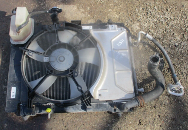 2016 GENUINE TOYOTA YARIS 1.3 PETROL RADIATOR RAD PACK - Image 3
