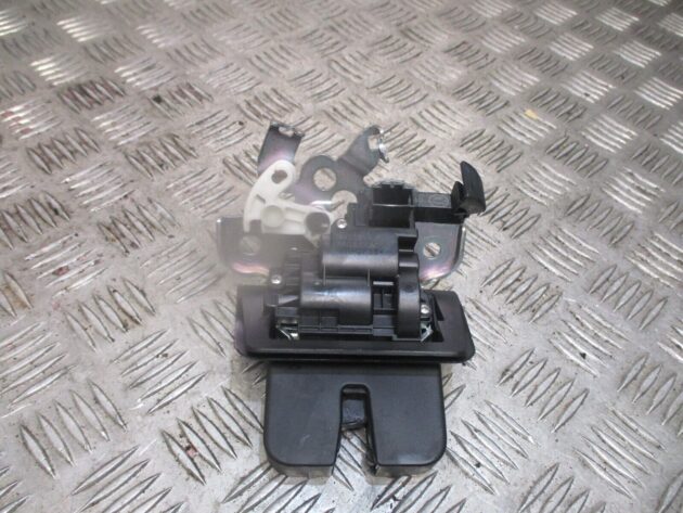 2017 GENUINE AUDI A3 8V REAR TAILGATE BOOT LOCK MECHANISM 8R0827505A - Image 2