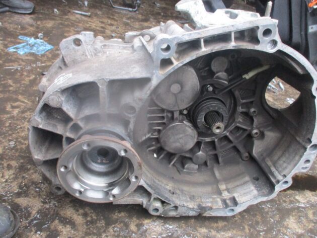 2018 GENUINE VW SHARAN 2.0 TDI 6SPEED MANUAL GEAR BOX 02Q301103AJ - Image 4