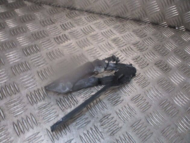 2012 GENUINE VW MK6 FRONT LEFT PASSENGER SIDE BONNET HINGE 5K0823301B