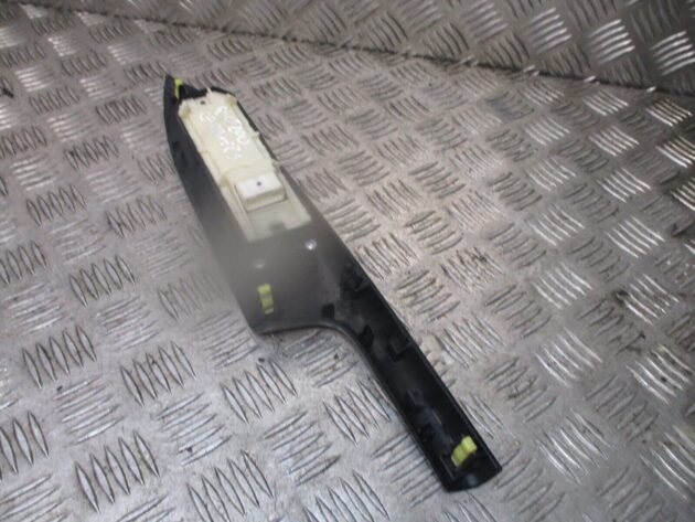 2015 GENUINE LEXUS CT200 FRONT RIGHT DRIVER SIDE WINDOW SWITCH 8404033080 - Image 3