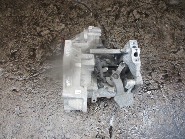 2013 GENUINE VW GOLF MK7 1.6 TDI 6 SPEED MANUAL GEAR BOX - Image 2