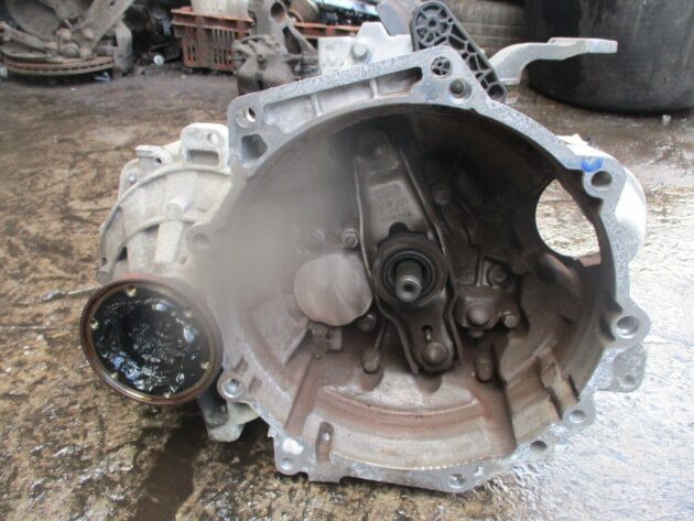 2013 GENUINE VW GOLF MK7 1.6 TDI 6 SPEED MANUAL GEAR BOX - Image 3