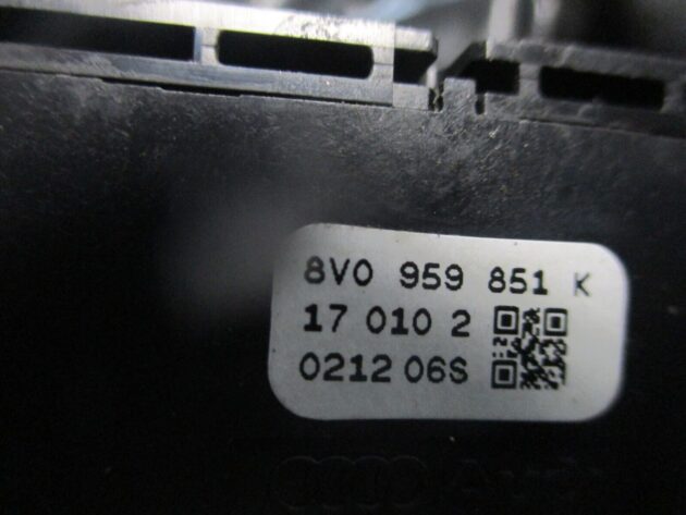 2017 GENUINE AUDI A3 FRONT RIGHT DRIVER SIDE DOOR WINDOW SWITCH 8V0959651K - Image 4