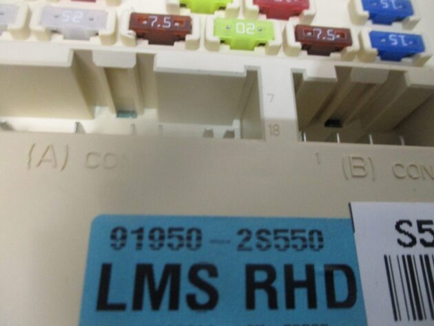2013 GENUINE HYUNDAI IX35 FUSE RELAY BOX MODULE UNIT 919502S550 - Image 3